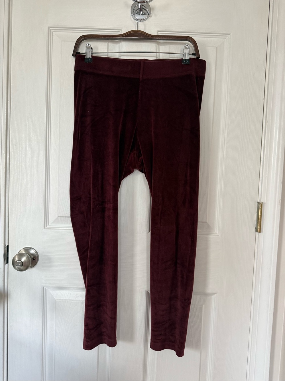 Old Navy Stretch Velvet Leggings in Deep Burgundy